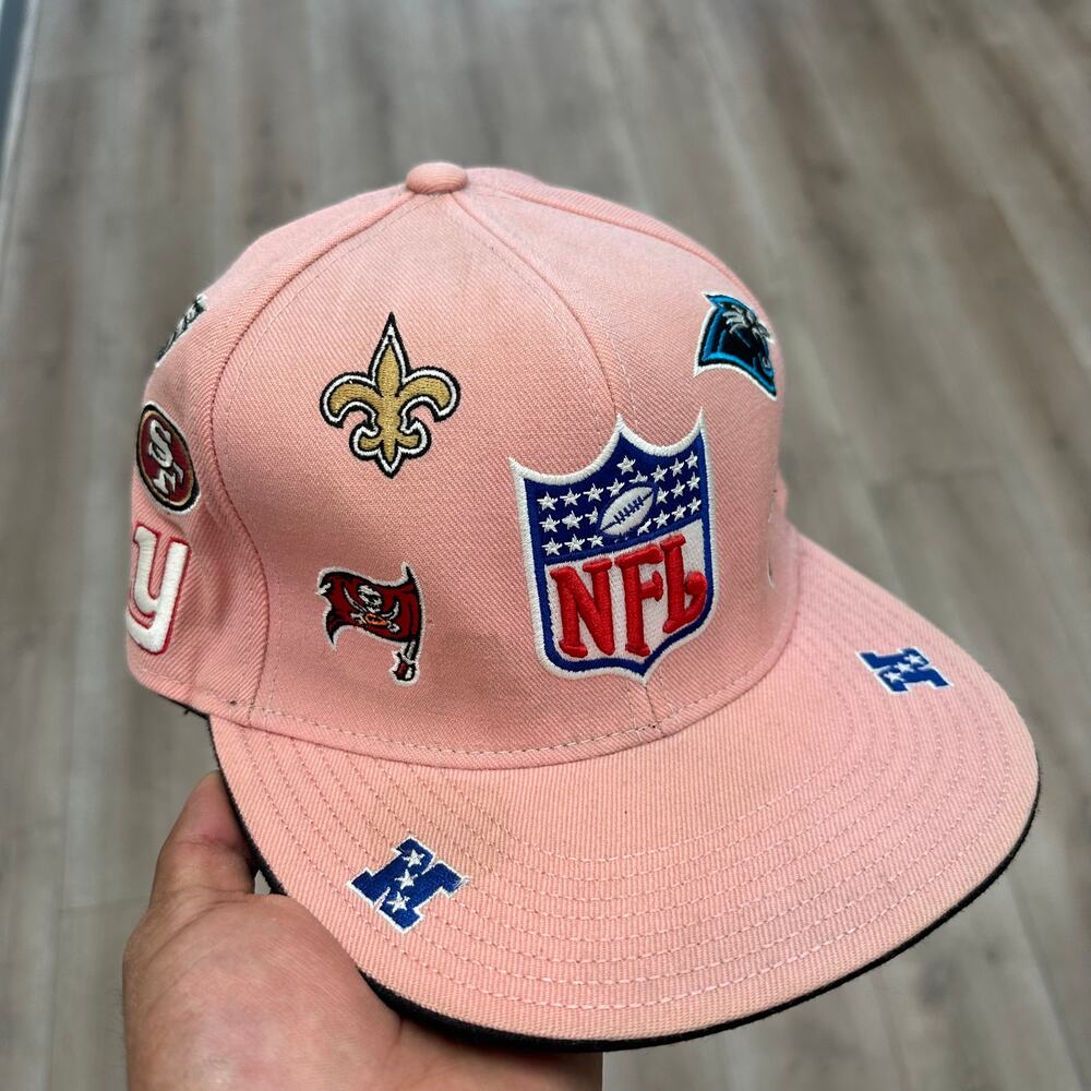 Reebok NFL NFC all-over pink fitted hat Cap size 7 5/8 B25